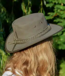 woman wearing a wombat the trail thick canvas outdoor hat