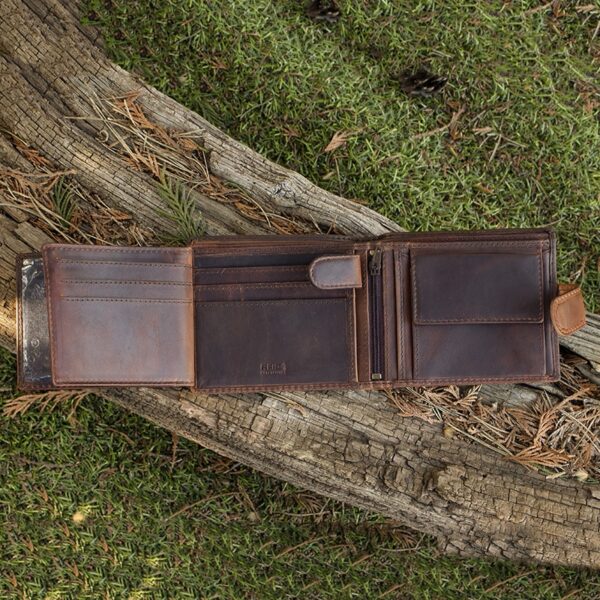 wombat Brown Oiled Leather Trifold Tab Wallet showing coin pocket and card slots