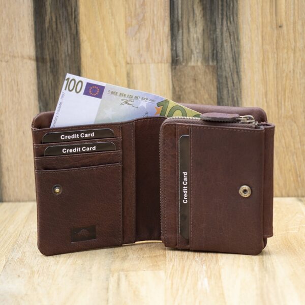 wombat Colombian Leather Trifold Wallet RFID Safe inside view showing card slots, note pocket