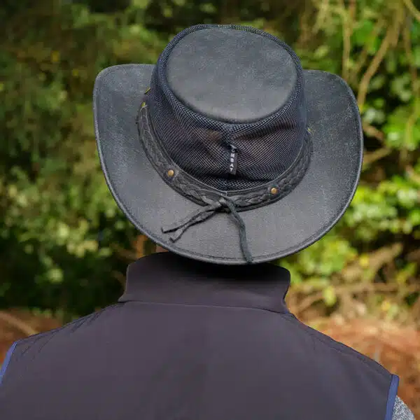 man wearing a wombat the wilds air back leather hat with mesh sides