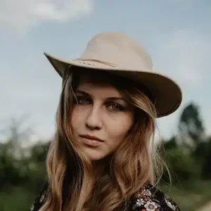 woman wearing a leather hat