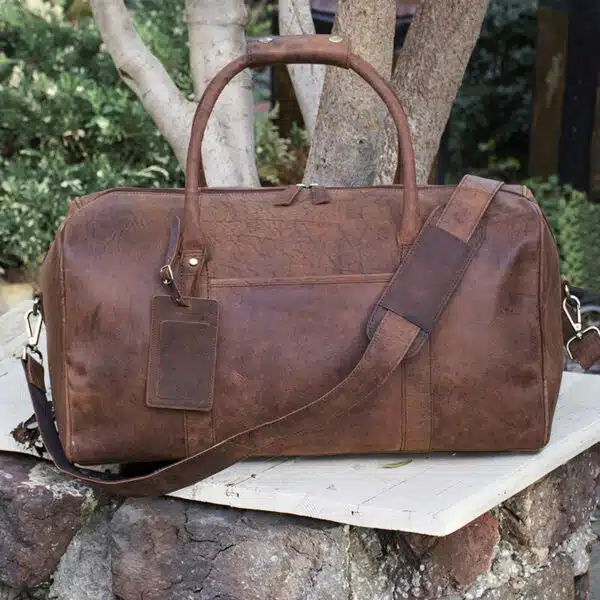 image of a brown hunter leather duffle holdall