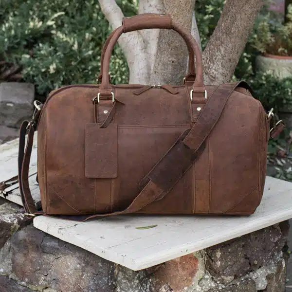 image of a brown hunter leather duffle holdall