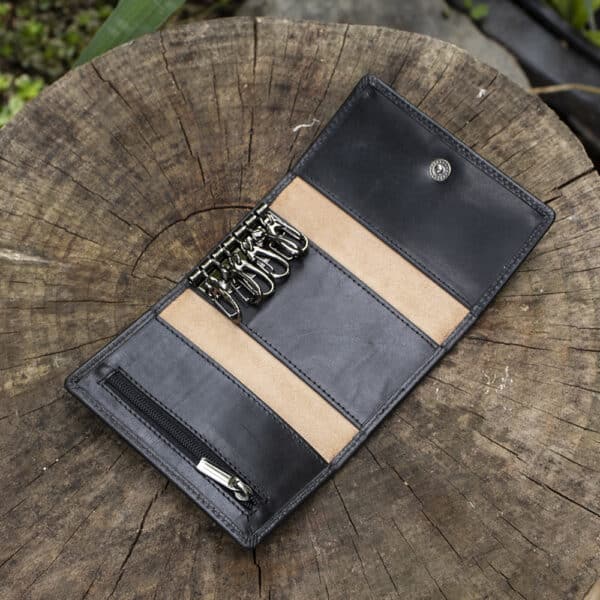Full-grain oiled leather key wallet with card slot and gift box from Wombat Leather