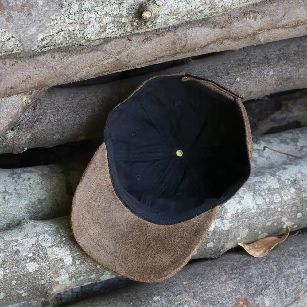 Outdoor leather baseball cap with a cotton lining