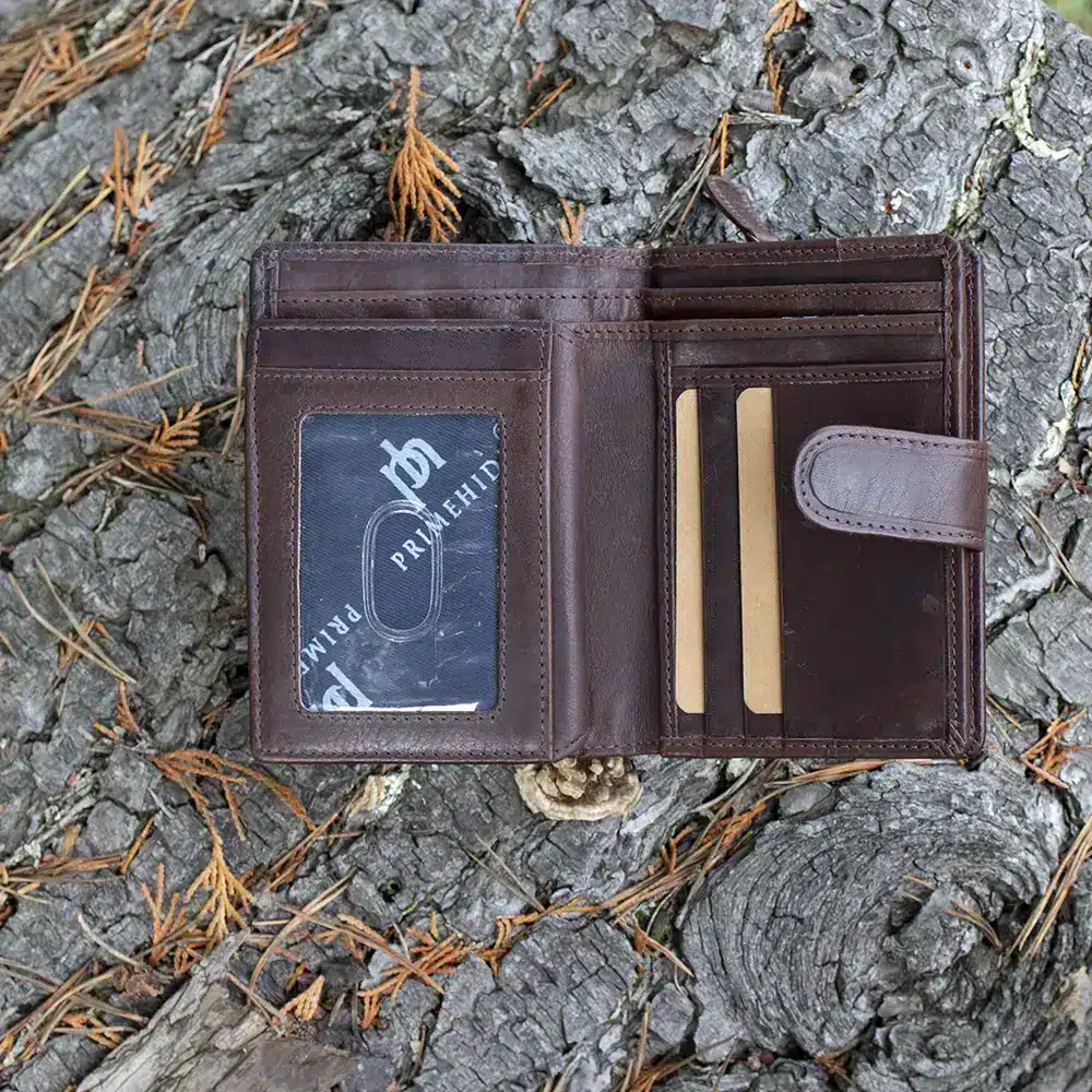 Discover the perfect blend of luxury, functionality, and craftsmanship with the Wombat Artisan Women’s Leather Wallet.