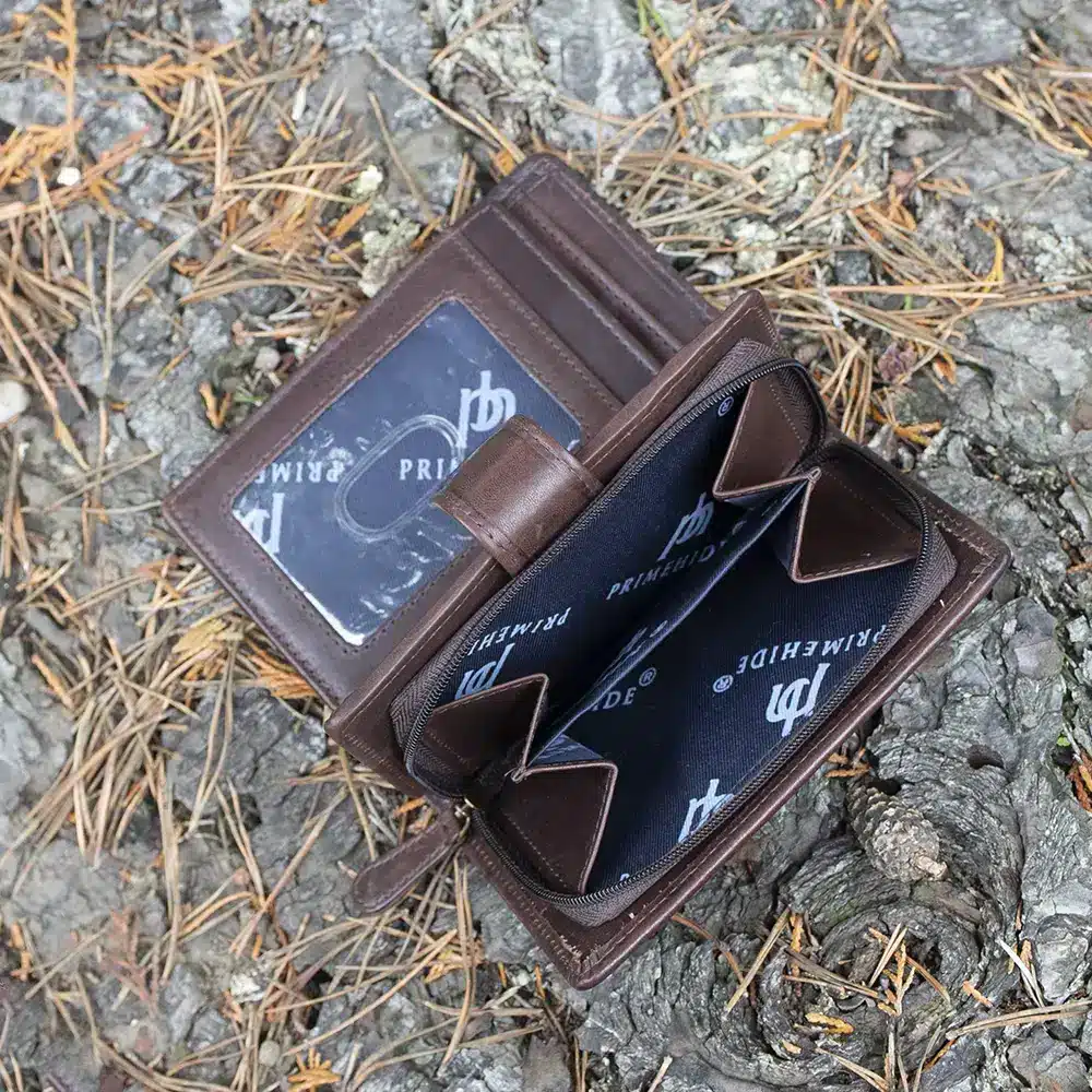 Discover the perfect blend of luxury, functionality, and craftsmanship with the Wombat Artisan Women’s Leather Wallet.