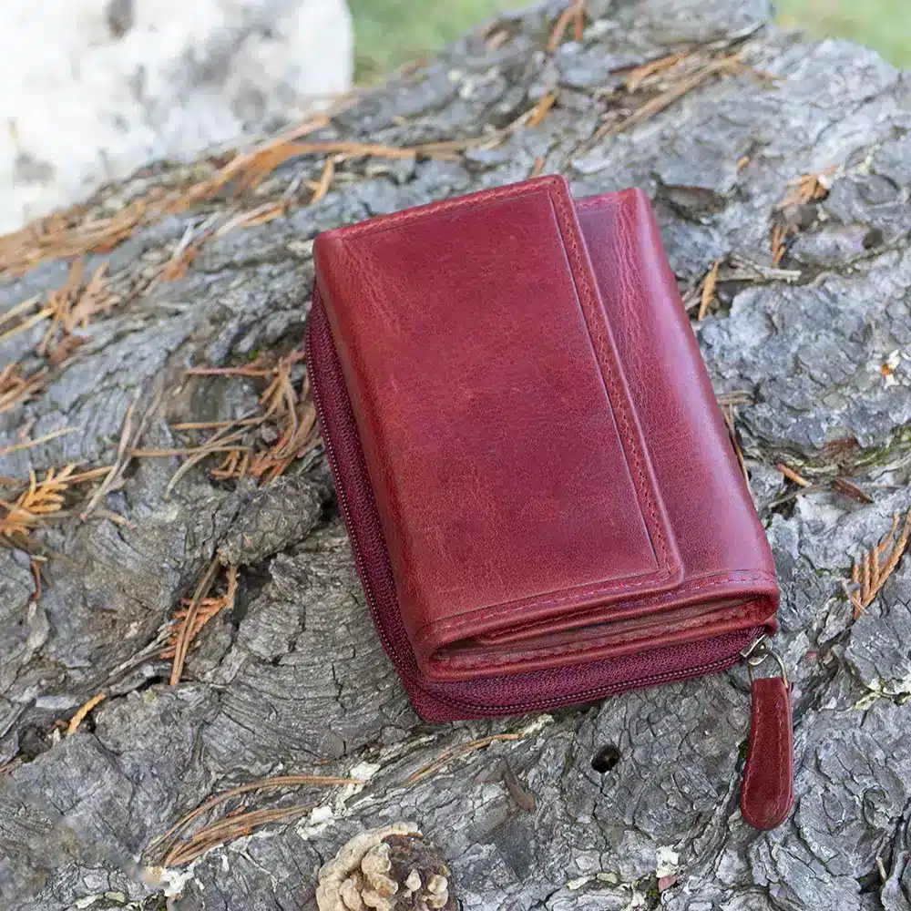Vintage Purse: The Wombat Artisan Range Women’s Leather Purse – a timeless blend of luxury, durability, and elegance. Bordeaux trifold wallet RFID safe