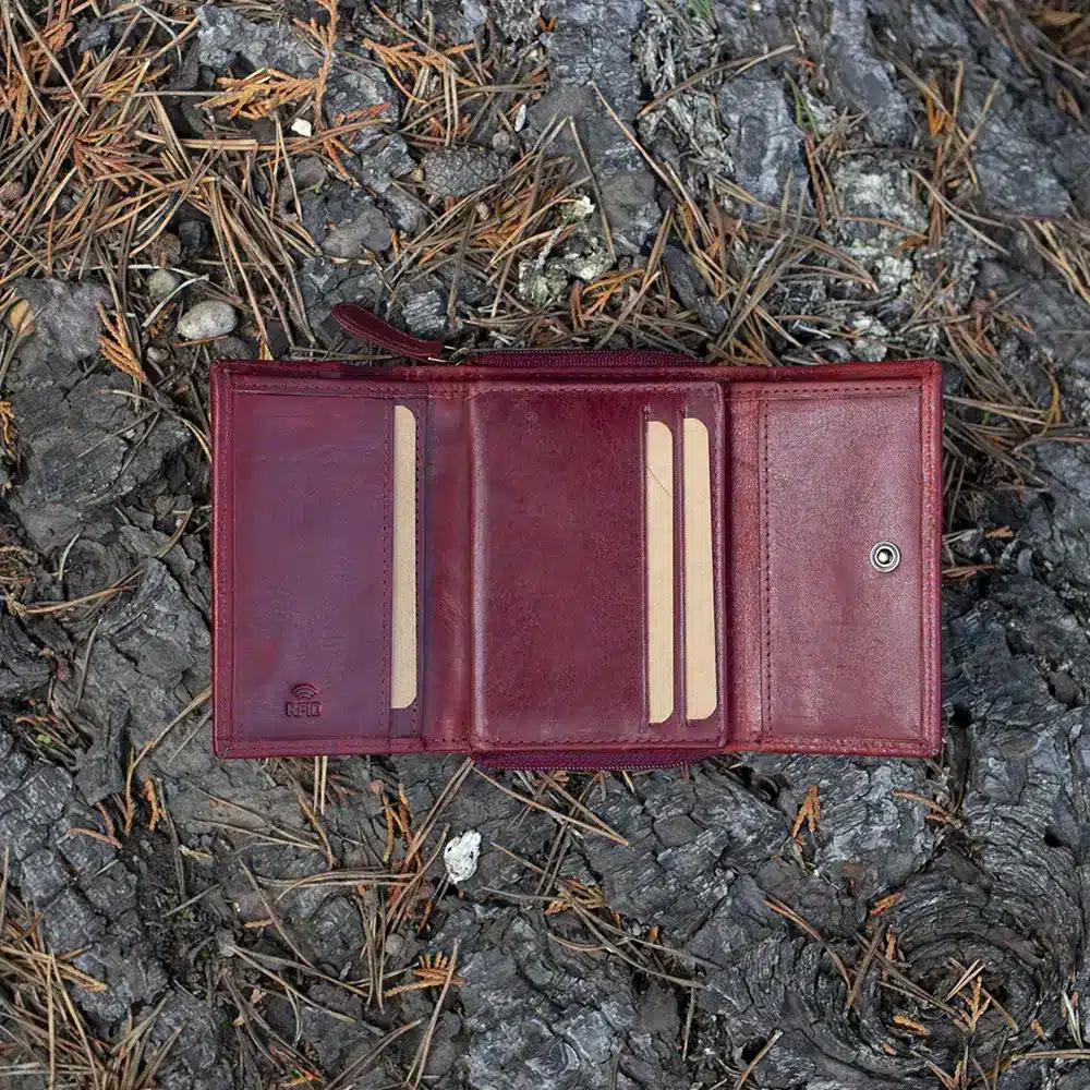 Vintage Purse: The Wombat Artisan Range Women’s Leather Purse – a timeless blend of luxury, durability, and elegance. Bordeaux trifold wallet RFID safe